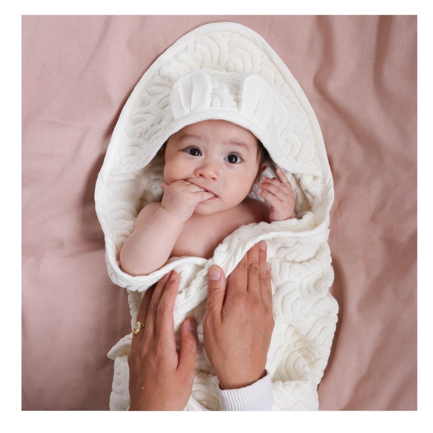 Cam Cam Copenhagen kūdikių rankšluostis su gobtuvu ir ausytėmis – GOTS – Off-White