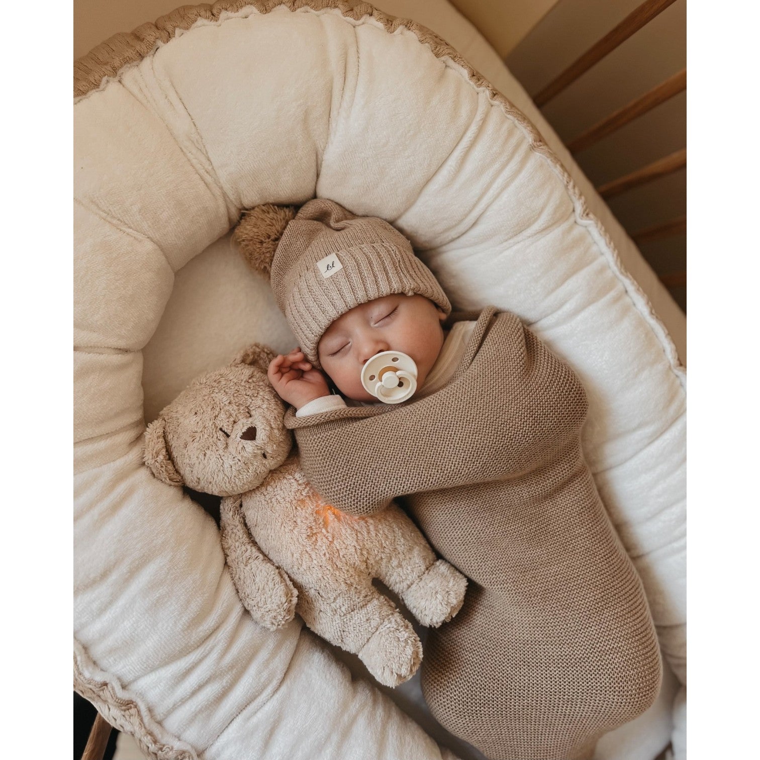 Moonie 2.0 Organic dainuojantis meškiukas - migdukas